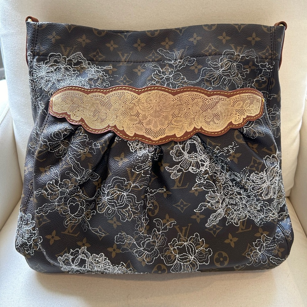 Authentic Louis Vuitton Dentelle Fersen
